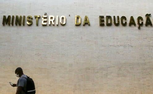 Quatro anos e cinco ministros da Educação: o que esperar?