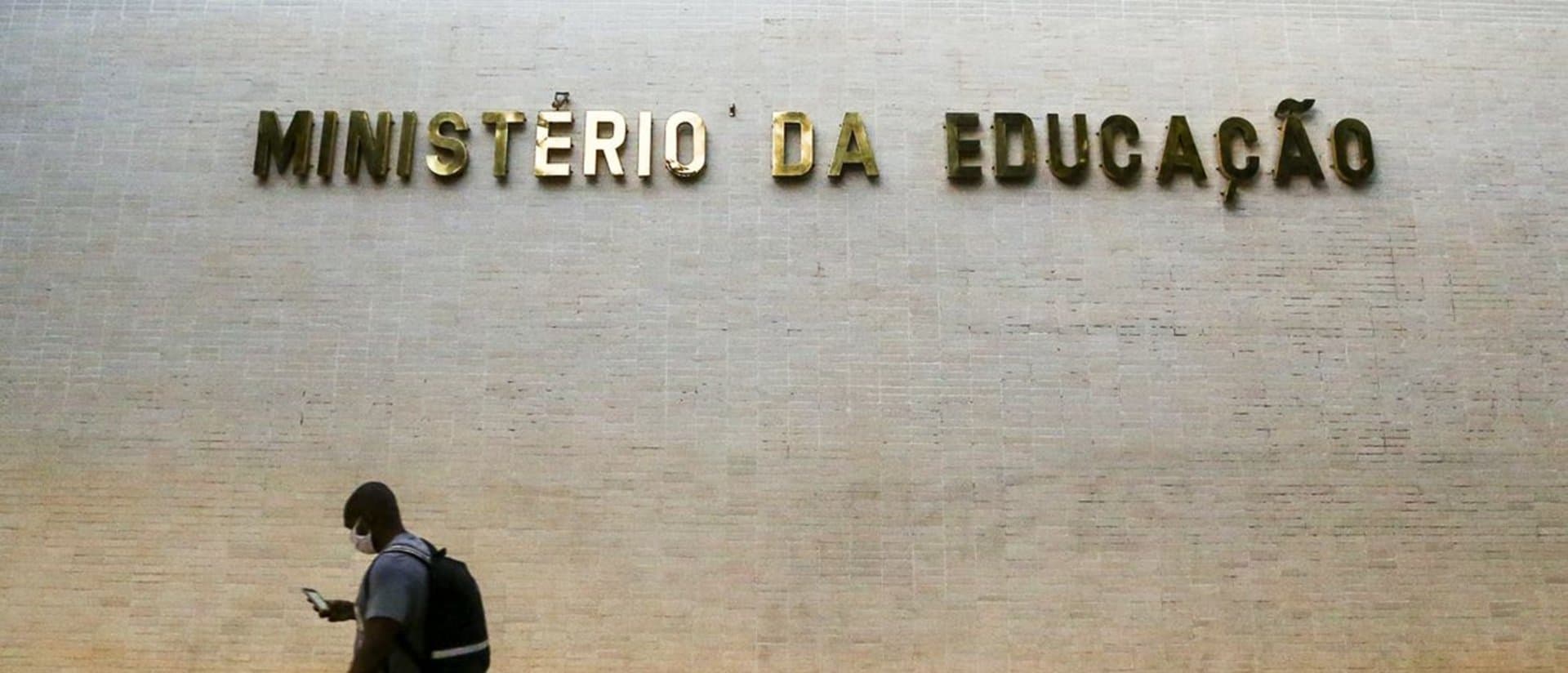 Quatro anos e cinco ministros da Educação: o que esperar?