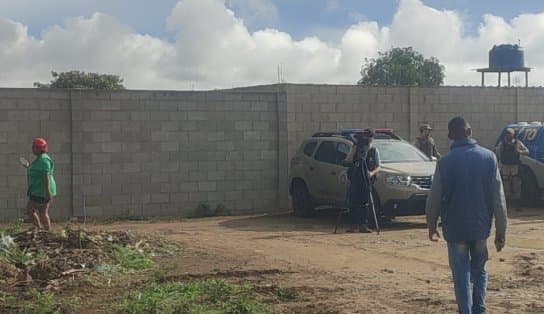 Imagem de Polícia Militar derruba construções irregulares em fazenda ocupada na Bahia