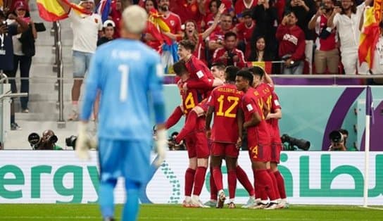 Imagem de “Lá vem eles de novo”: Espanha brinca em campo e atropela Costa Rica por 7x0