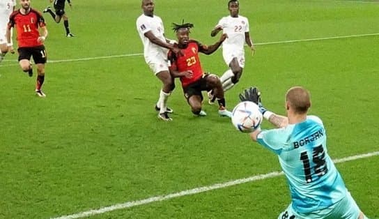 Imagem de Com pênalti desperdiçado, Canadá perde para Bélgica por 1x0; jogo foi marcado pela arbitragem