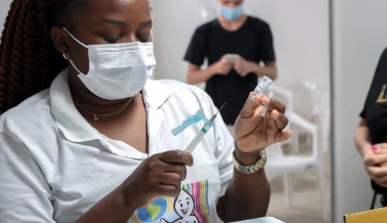 Imagem de Se ligue! Vacinação contra covid-19 segue acontecendo nesta quinta-feira em horário especial 