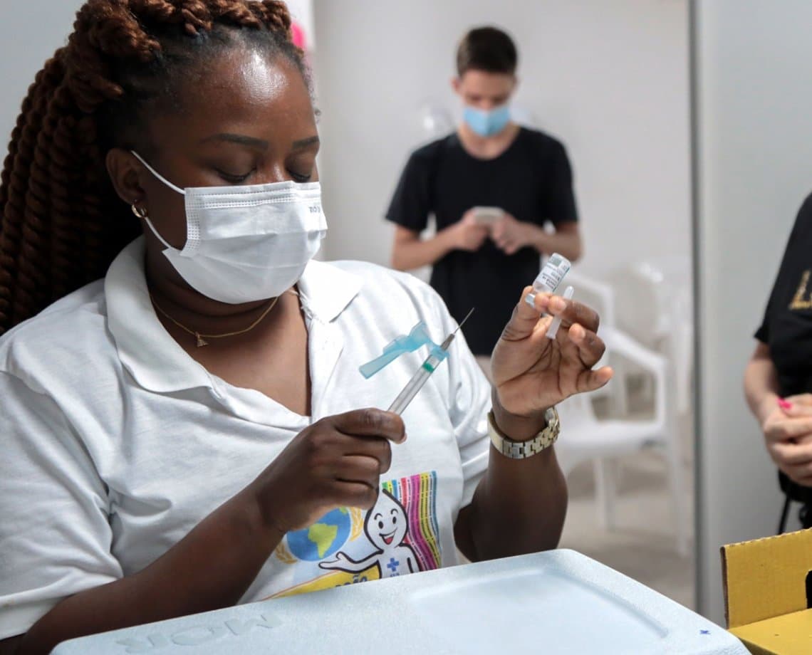 Se ligue! Vacinação contra covid-19 segue acontecendo nesta quinta-feira em horário especial 