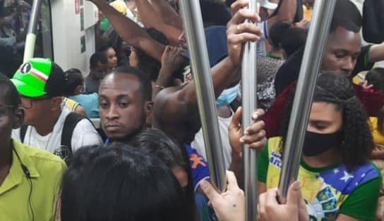 Imagem de Linha do metrô para durante transmissão do jogo do Brasil e revolta passageiros 