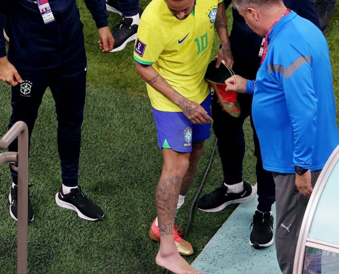 Apesar da vitória do Brasil, Neymar tem lesão no tornozelo e imagem preocupa torcida