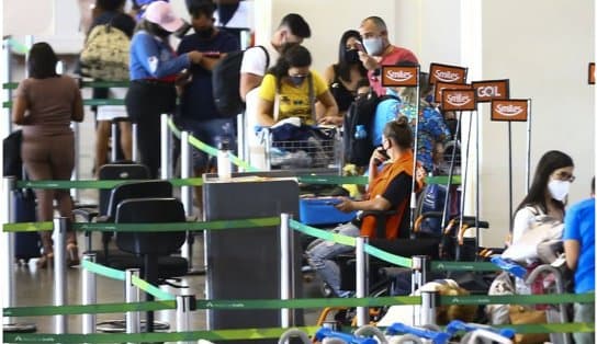 Imagem de Uso de máscara em aeroportos volta a ser obrigatório a partir desta sexta-feira