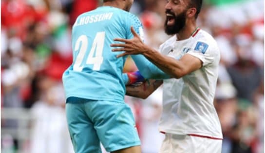 Imagem de Irã faz dois nos acréscimos, vence Gales e se recupera na Copa após goleada sofrida na estreia