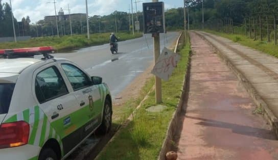 Imagem de Moradores de Cajazeiras e motoristas protestam na Avenida 29 de Março após retornos serem bloqueados 