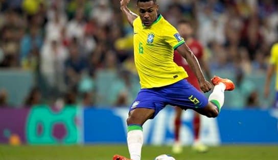 Imagem de Alex Sandro se machuca contra Suíça e é mais um desfalque para partida contra Camarões