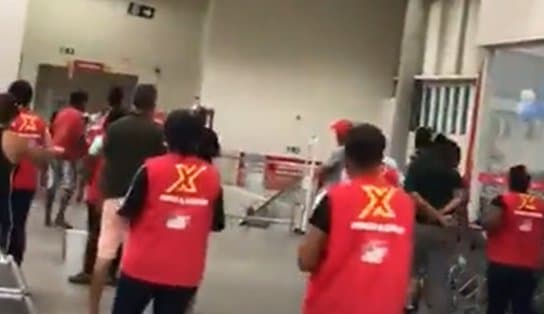 Imagem de Grupo faz arrastão em supermercado e foge com produtos em Salvador