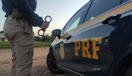 Imagem de Cinco homens acabam presos após invadirem a traseira de caminhão na Bahia  