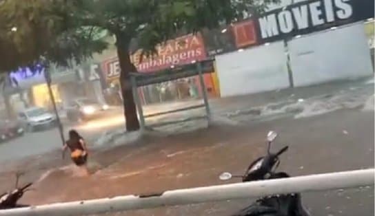 Imagem de "Minha obrigação", diz homem que salvou menina de ser arrastada por enxurrada na Bahia 