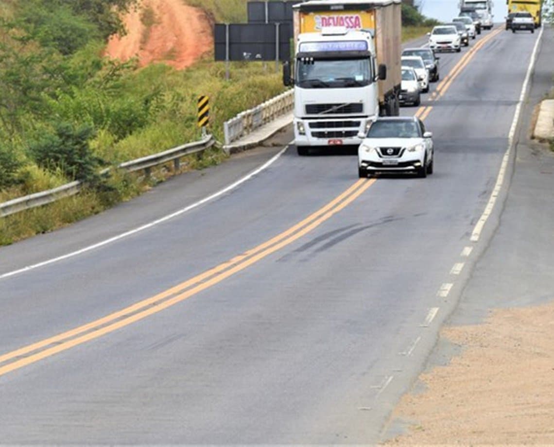 Pelo menos 99 ultrapassagens proibidas são realizadas por dia na Bahia, diz levantamento da PRF 