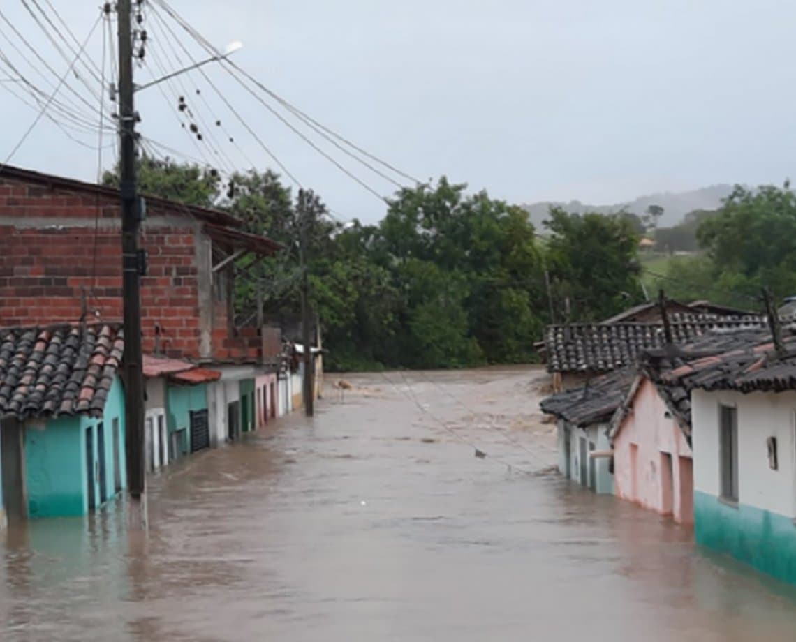 Defesa Civil Nacional emite alerta para previsão de chuva na Bahia e mais três estados nesta sexta-feira