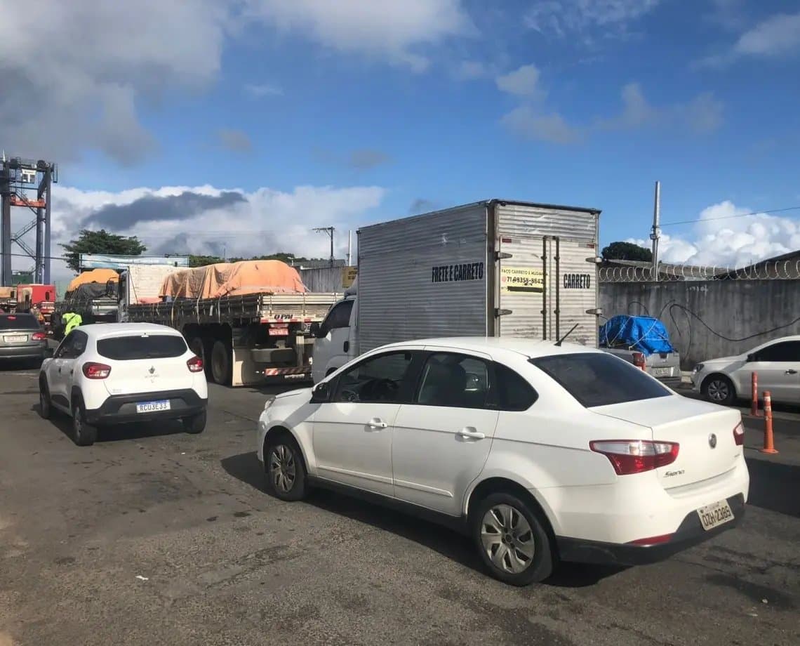 Motoristas relatam longas filas no ferry-boat nesta quarta-feira 