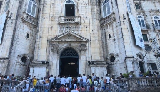 Imagem de Fiéis católicos homenageiam a Padroeira da Bahia nesta quinta-feira