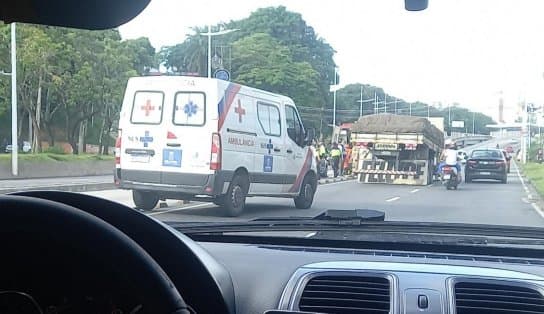 Imagem de Duas pessoas ficam feridas em acidente na Avenida ACM