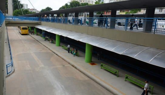 Imagem de Cratera se abre no subsolo da Estação da Lapa; linhas têm pontos de embarque modificados