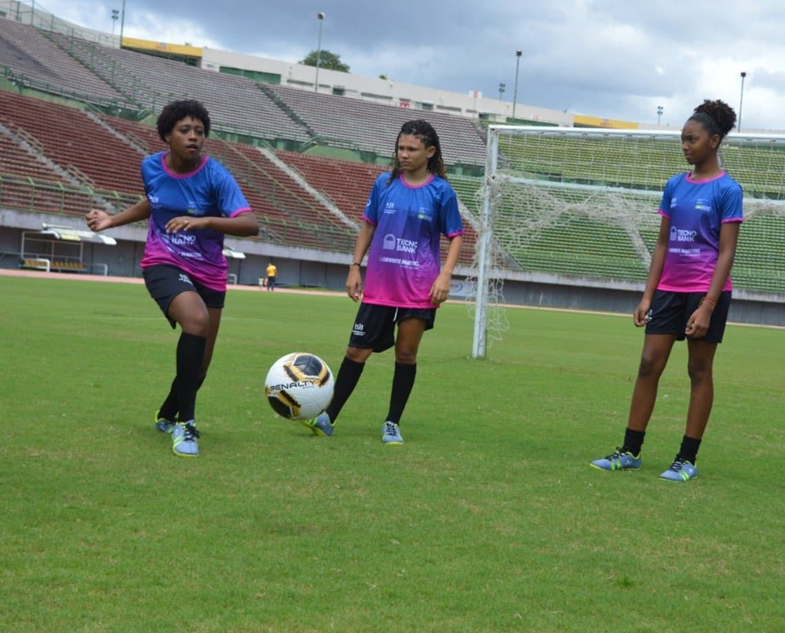 Inscrições abertas para aulas gratuitas de futebol feminino no Estádio de Pituaçu