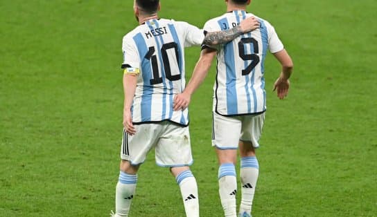 Imagem de  Com gols de Messi e Álvarez, Argentina supera Croácia e garante vaga na final da Copa