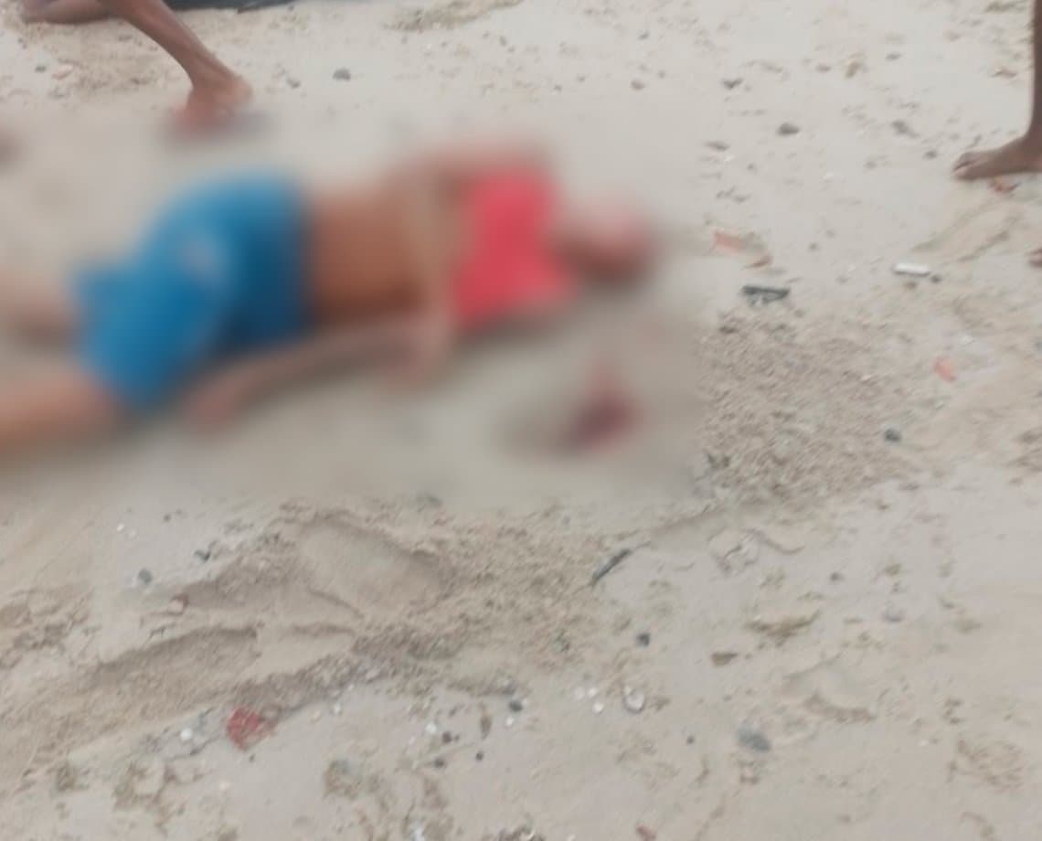 Dupla é baleada por grupo de homens em praia de Salvador