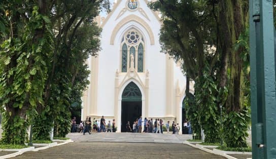 Imagem de Familiares e amigos se despedem de motorista de app morto durante assalto em Itapuã