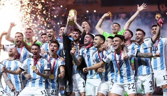 Imagem de Argentina ganha Copa do Mundo após disputa de pênaltis e se torna tricampeã mundial