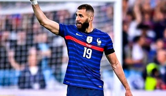 Imagem de Após ficar de fora da Copa, Benzema posta mensagem enigmática e indica aposentadoria da seleção francesa