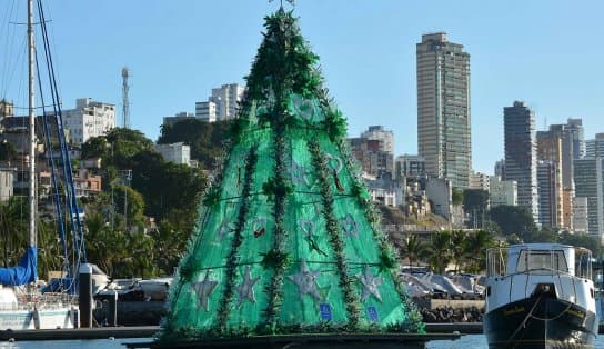 Imagem de Árvore de natal sustentável ficará flutuando no mar de Salvador