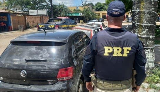 Imagem de Homem mata companheiro a facadas, foge com o carro da vítima e confessa crime durante abordagem 