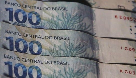 Imagem de Orçamento com salário mínimo de R$1.320 e auxílio de R$ 600 é aprovado pelo Congresso