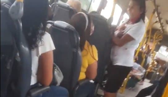 Imagem de Passageiro secreto: grupo que se encontrava em ônibus diariamente realiza dinâmica dentro de transporte