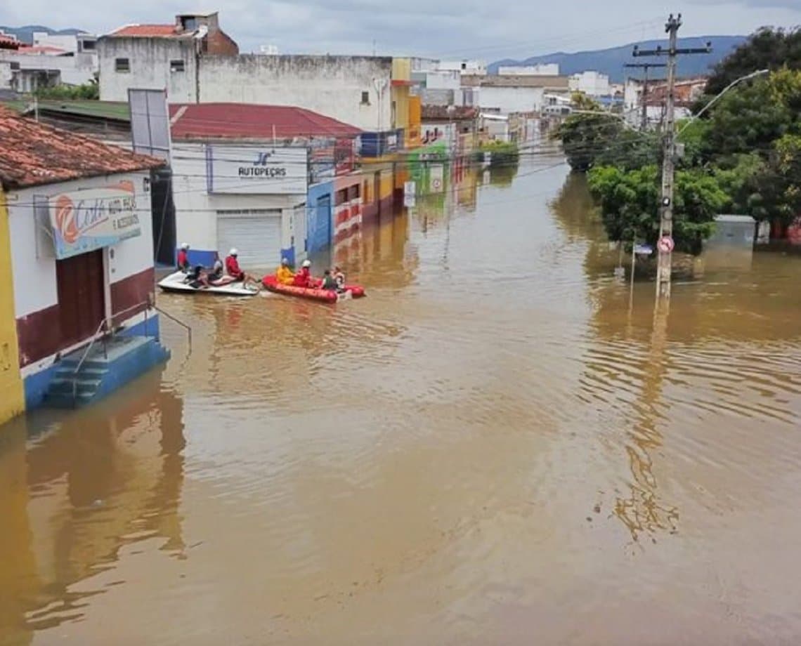 Chuvas na Bahia: governo antecipa R$ 318 milhões a prefeituras e avalia responsabilidade da Chesf por prejuízos em Jequié