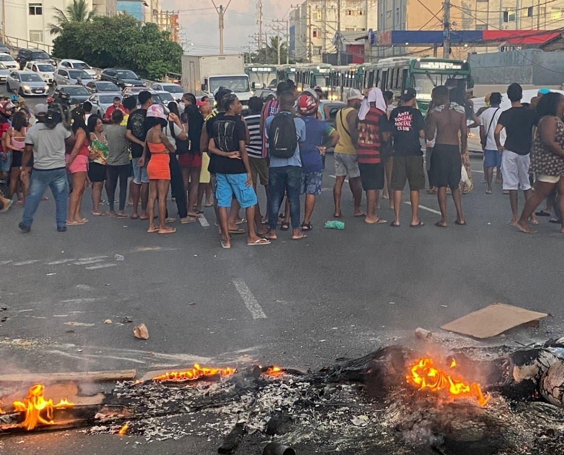 Jovem baleado durante o Natal morre em Salvador; familiares e amigos protestam 