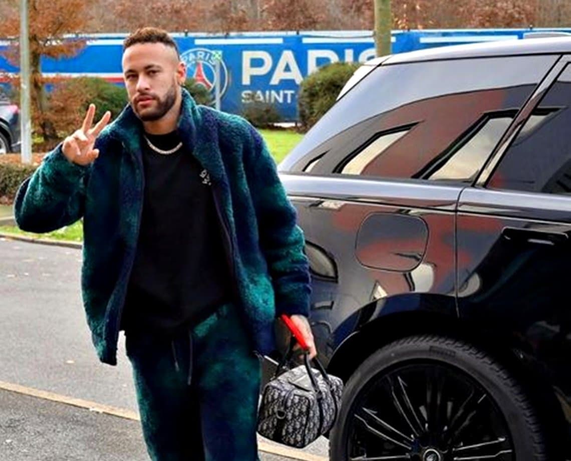 Jeitinho brasileiro? Neymar toma dois amarelos em 2 minutos e é suspenso às vésperas do Ano Novo