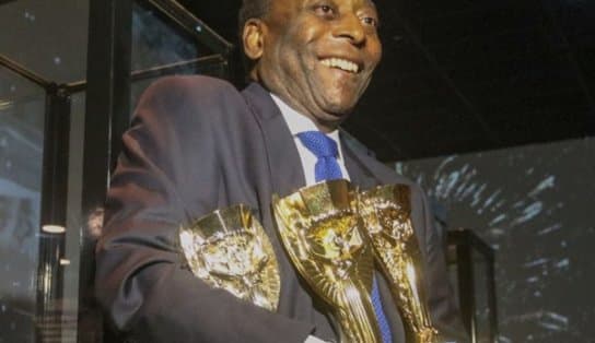 Imagem de Aberto ao público, velório de Pelé tem início nesta segunda na Vila Belmiro, veja detalhes