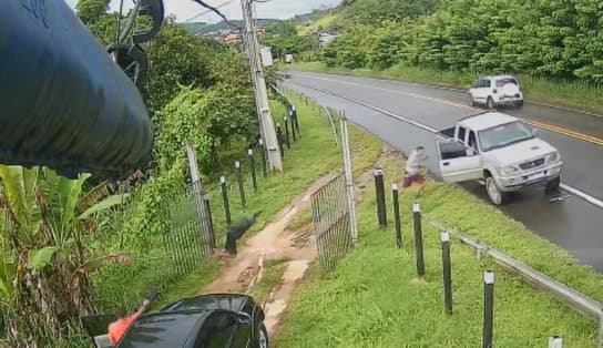 Imagem de VÍDEO: acompanhado da família, PM é atacado por bandidos, reage e atinge criminoso em Gandu