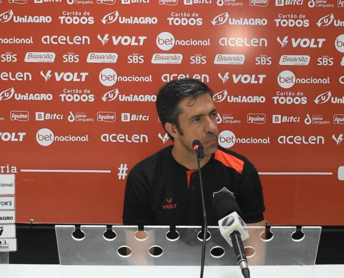 João Burse diz que jogo foi estranho e aponta questão mental do Vitória; "senti nos jogadores a ansiedade" 