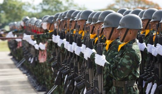 Imagem de Fingindo ser do Exército chinês para seduzir mulheres, homem acaba preso 