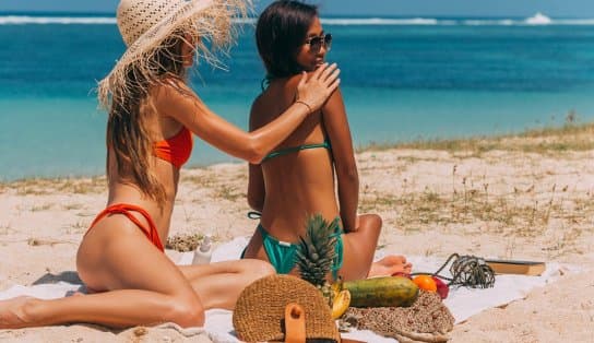 Imagem de Quer manter o bronzeado que ganhou na praia para o ano todo? confira dicas de sucos que podem te ajudar