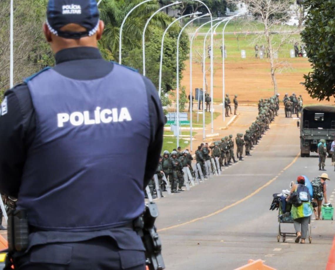 Cerca de 1.200 são presos em acampamento em frente a quartel em Brasília; 204 foram detidos domingo  