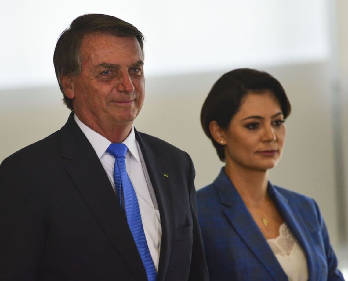 Governo realiza 1ª quebra do sigilo de 100 anos de Bolsonaro; visitas de Michelle são expostas