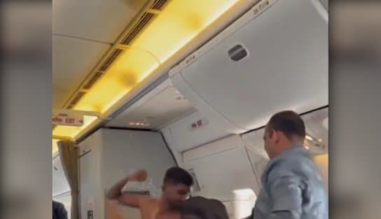 Imagem de Vídeo mostra troca de socos dentro de avião, briga foi motivada por assento