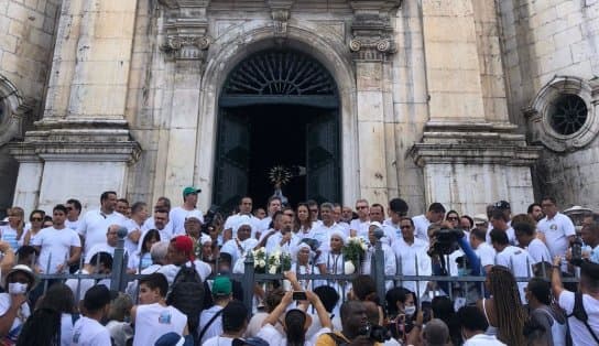 Imagem de Após três anos, baianos e turistas voltam a participar da Lavagem do Bonfim