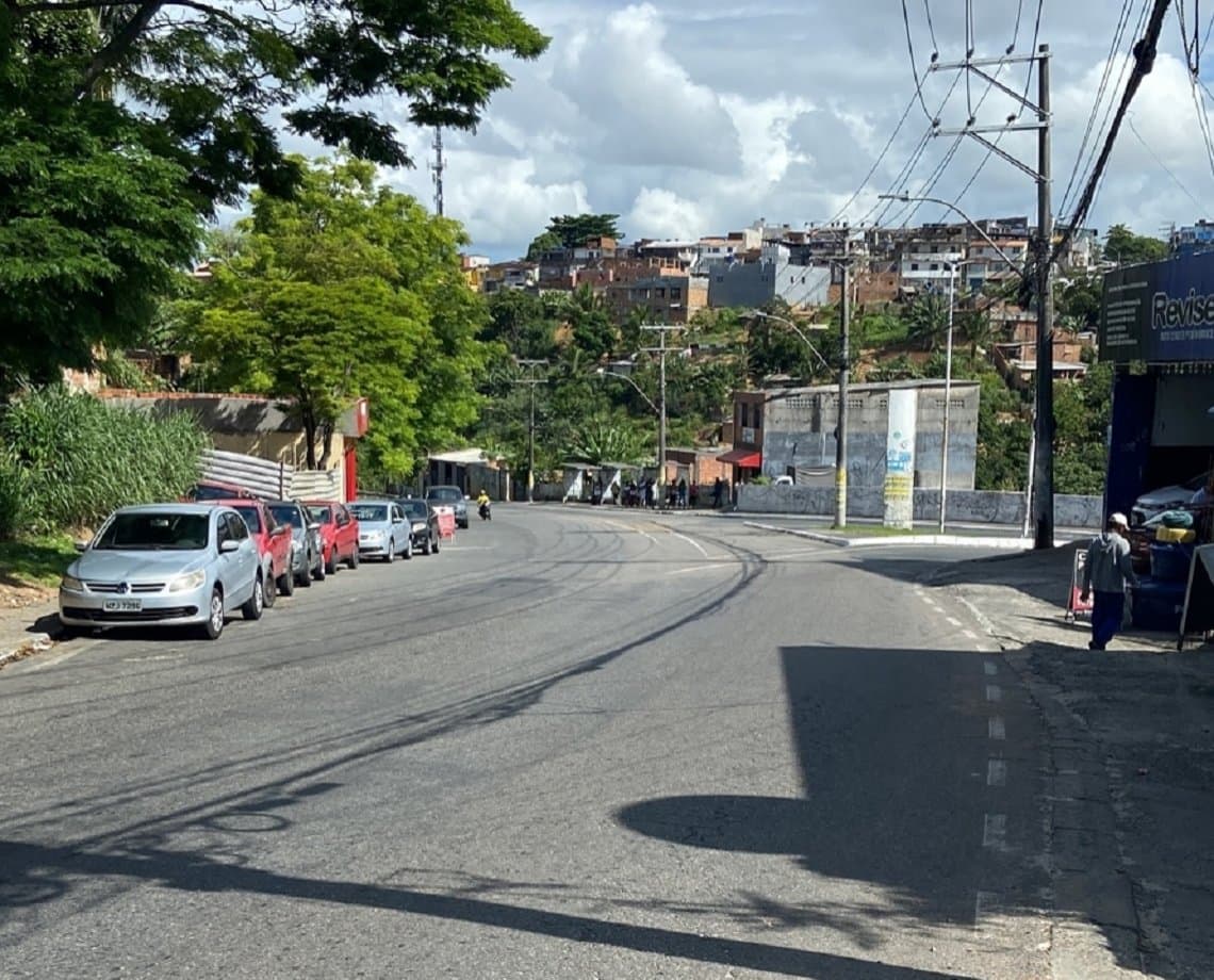 Dois homens são assassinados dentro de um carro no bairro de Cajazeiras 8, em Salvador 