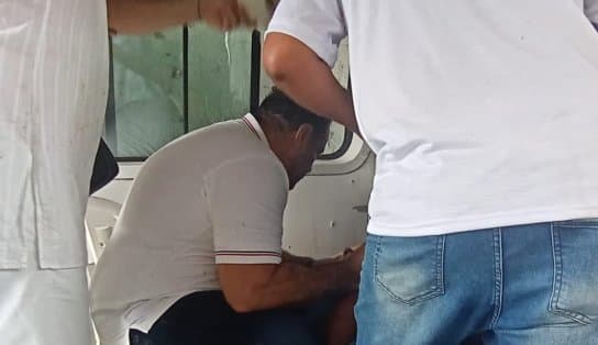 Imagem de Médico, deputado Alan Sanches socorre fiel que passou mal na Lavagem do Bonfim