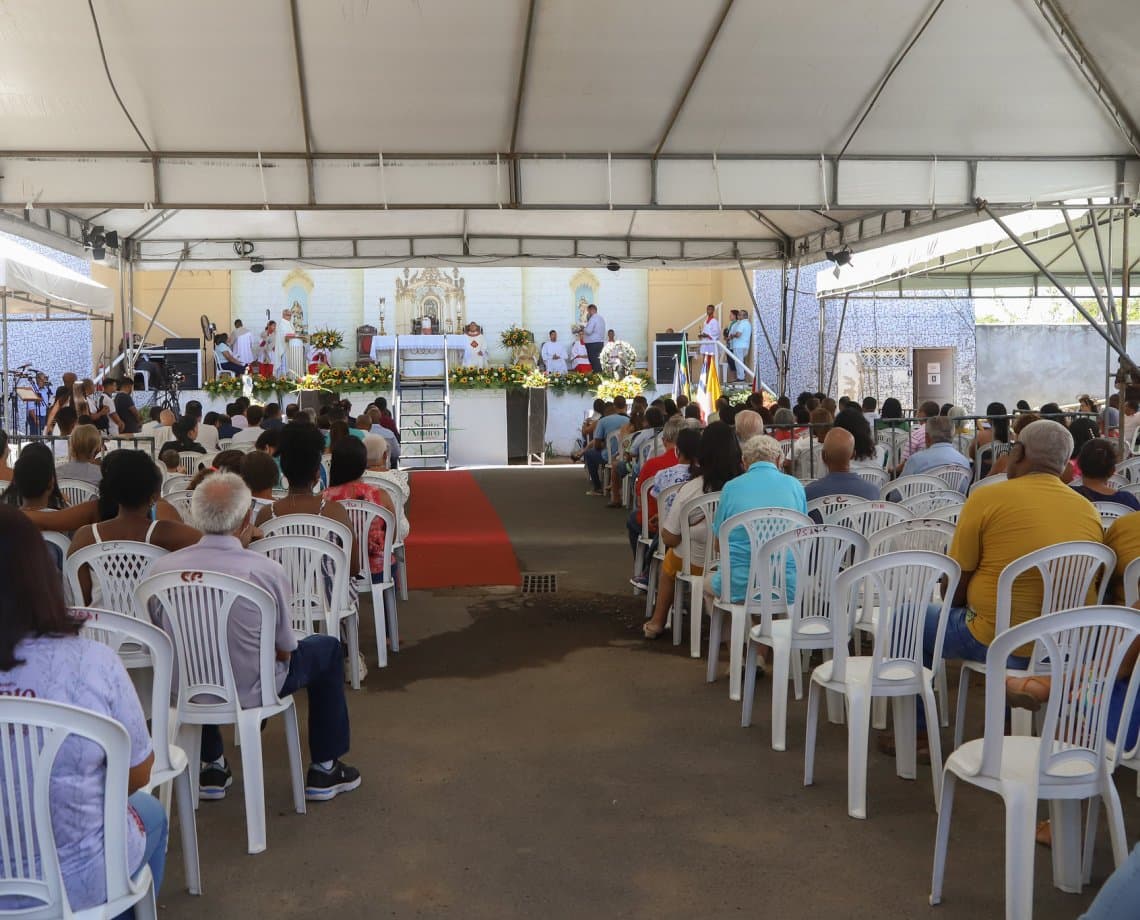 Fiéis celebram padroeiro de Lauro de Freitas com festa na Praça da Matriz