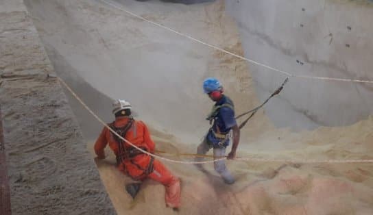 Imagem de Trabalhador morre soterrado após cair em silo com 400 toneladas de soja, na Bahia