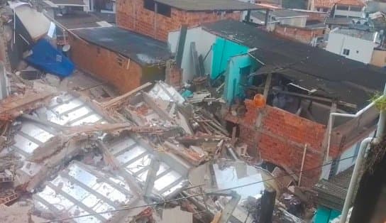 Imagem de Quatro casas foram destruídas e mais imóveis podem ser demolidos após desabamento em Salvador