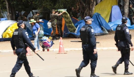 Imagem de Alexandre de Moraes converte em preventiva 140 prisões por atos terroristas em Brasília